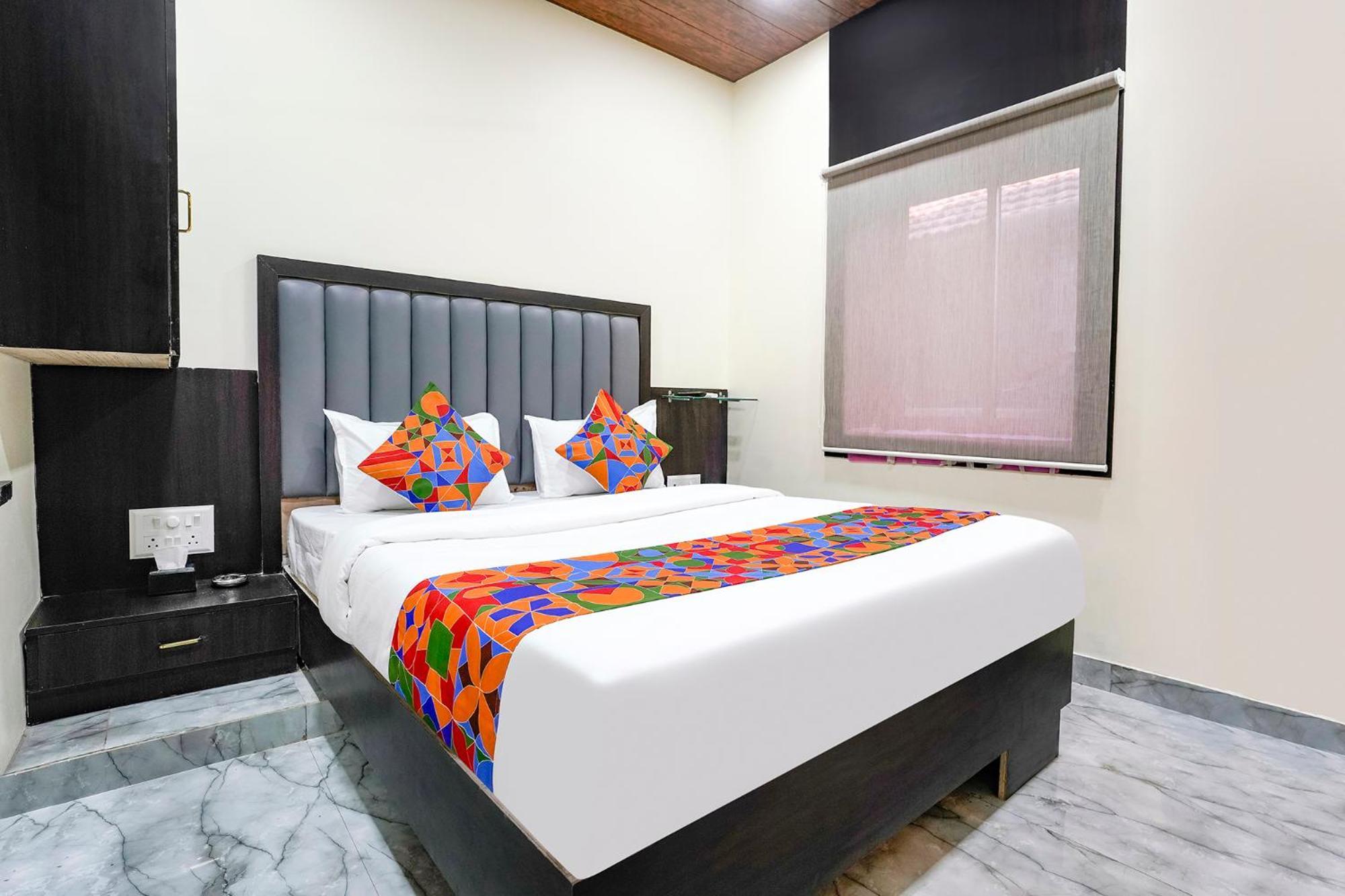 Fabexpress Gulshan Grand - Nr Gateway Of India Мумбаи Экстерьер фото