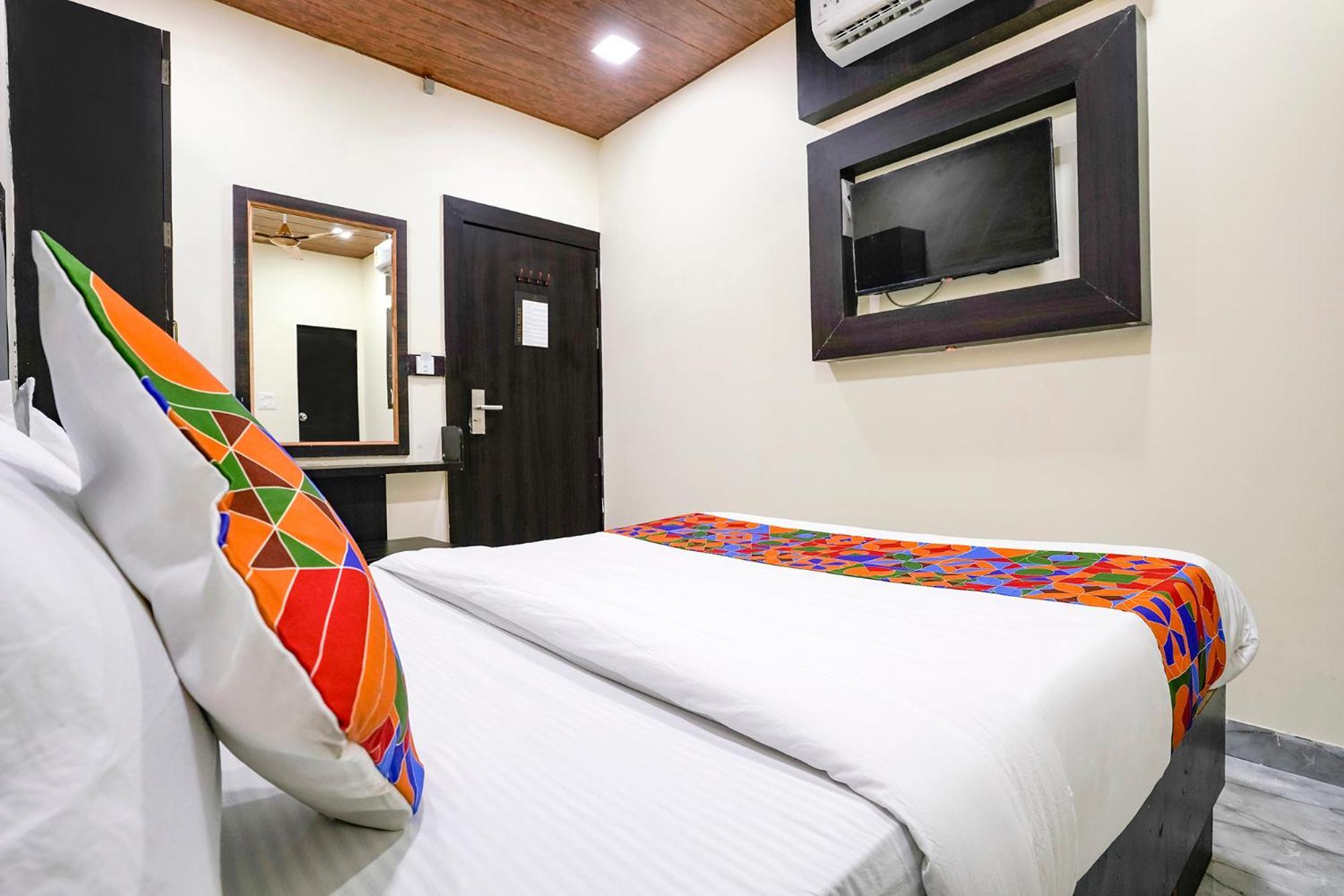 Fabexpress Gulshan Grand - Nr Gateway Of India Мумбаи Экстерьер фото