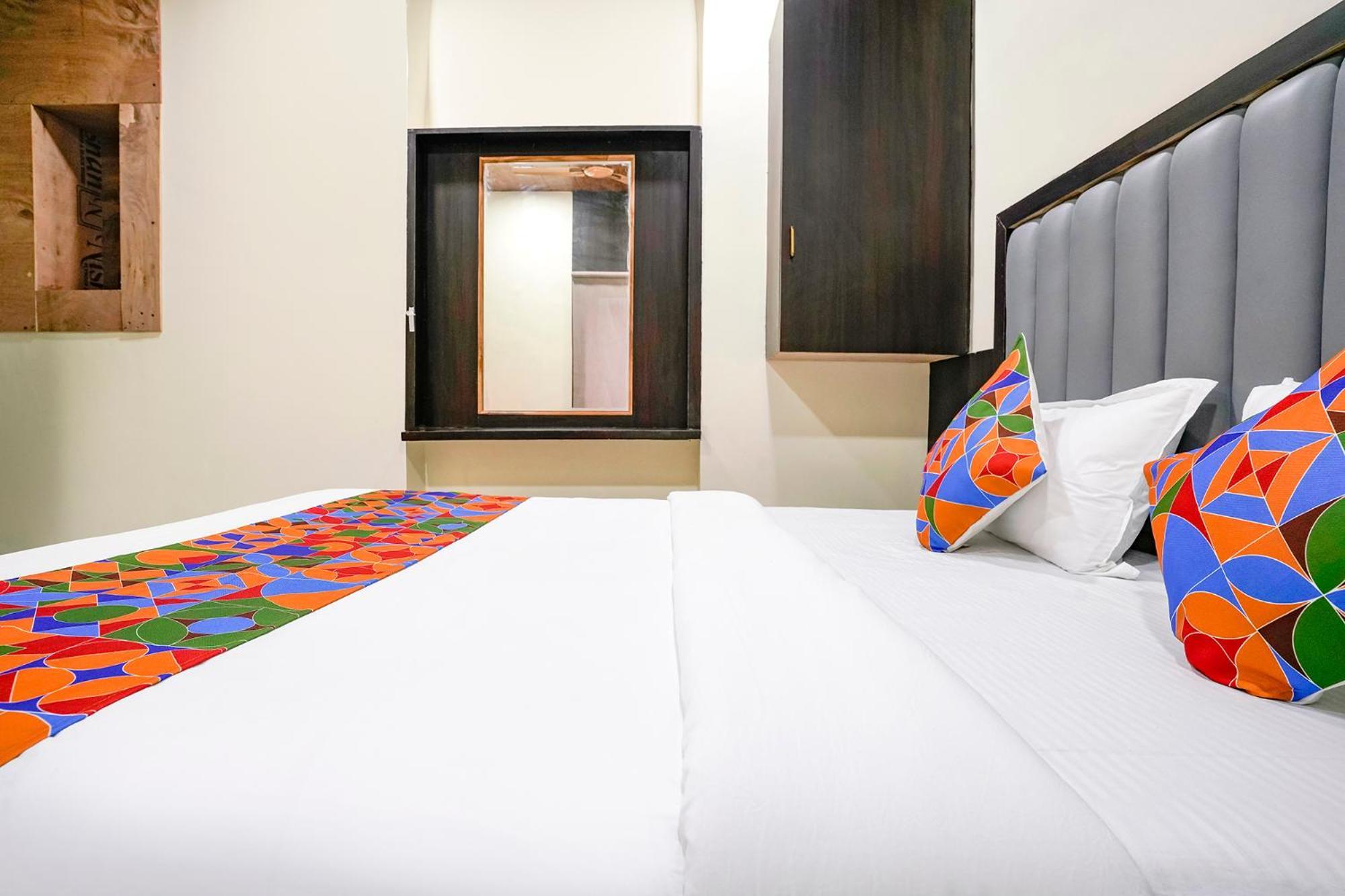 Fabexpress Gulshan Grand - Nr Gateway Of India Мумбаи Экстерьер фото